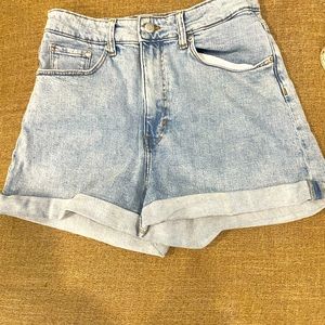 H&M women’s Mom Ulta High waist shorts—size 8